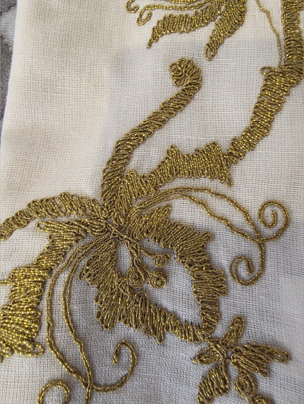 6pc Pier 1 Imports Dinner Napkins W/ Intricate Gold Floral Border Embroidery